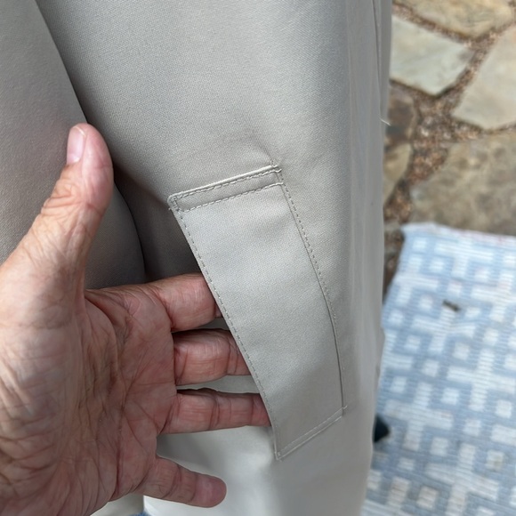 VINTAGE Stylish Tan Trench Rain Cost …205-Hanger - Picture 5 of 16